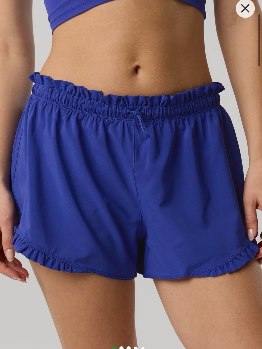 Offline by Aerie 2” ruffle hot stuff short